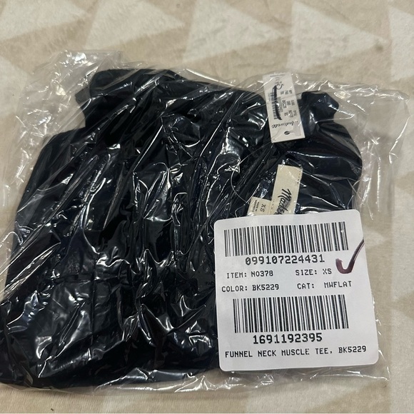 Madewell Funnelneck Cropped Muscle Tee true black - Picture 8 of 8